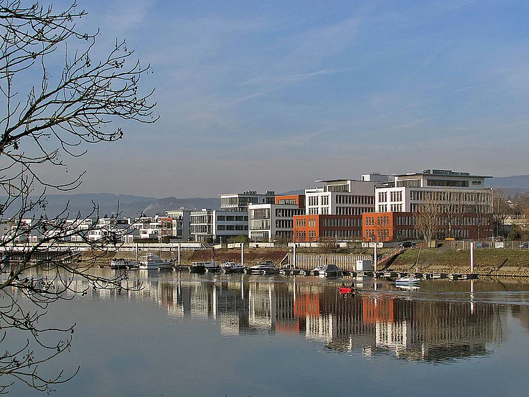 Wiesbaden Schierstein Hafenbecken Büroviertel