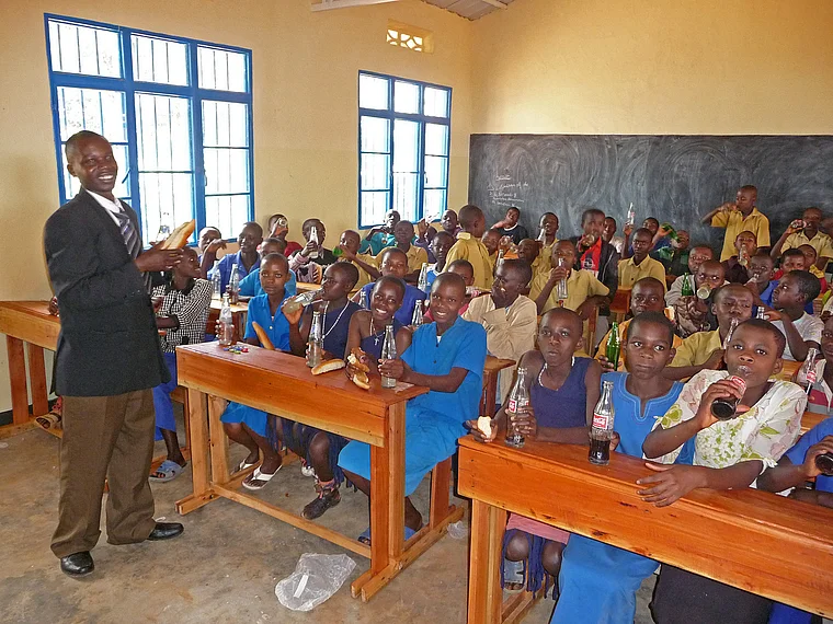 Ruanda Centre Scolaire Ntura Protestant Einweihung Schule innen