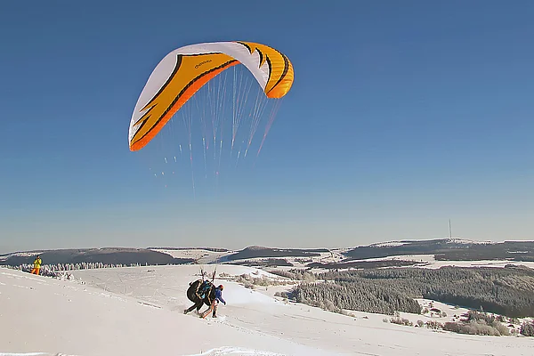 Gersfeld Wasserkuppe Paraglider