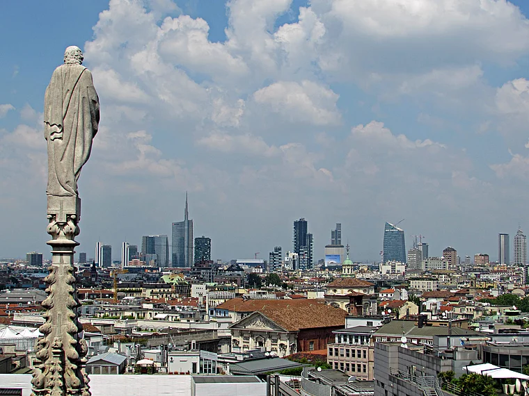Mailand Dom Dach Blick auf Skyline