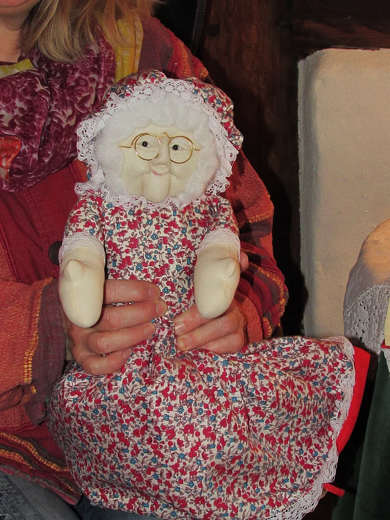 Alsfeld Märchenhaus Puppe Rotkäppchen Großmutter