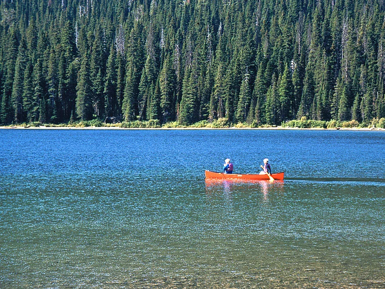 Alberta Waterton Lake Kanu
