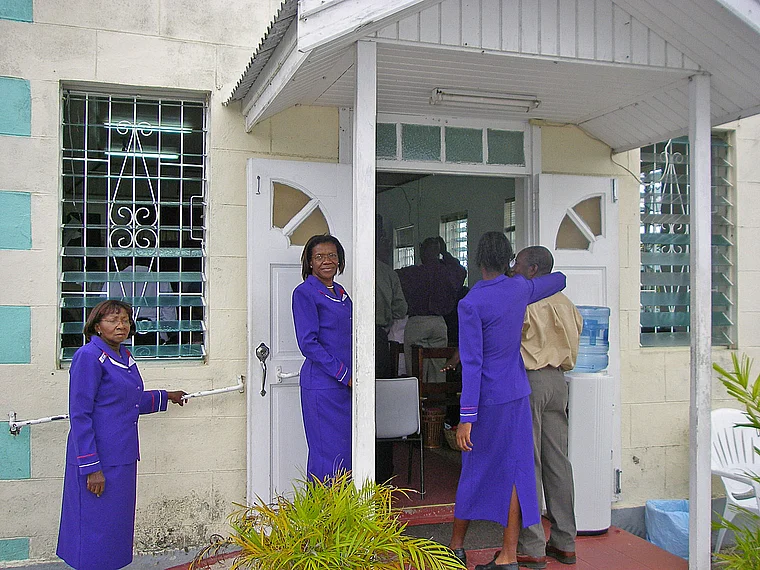 Barbados Kirche vor Gospel Gottesdienst außen