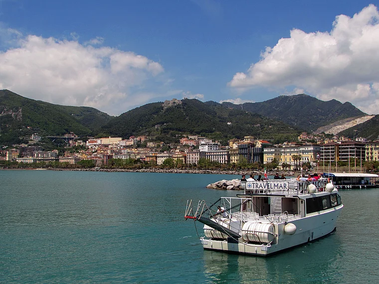 Salerno Blick vom Hafen auf Stadt