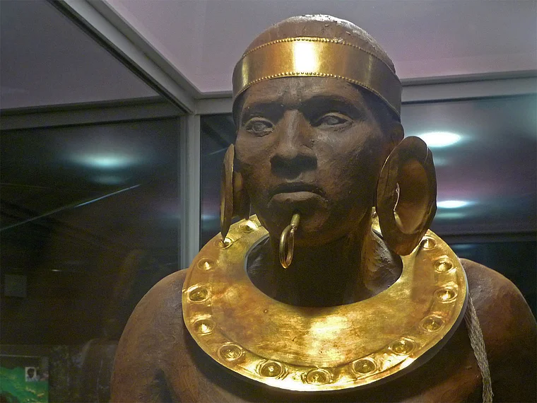 Costa Rica San Jose Goldmuseum Figur mit Halsreif