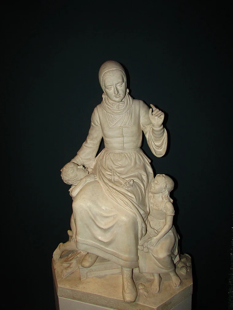 Kassel Grimmwelt Statue Dorothea Viehmann