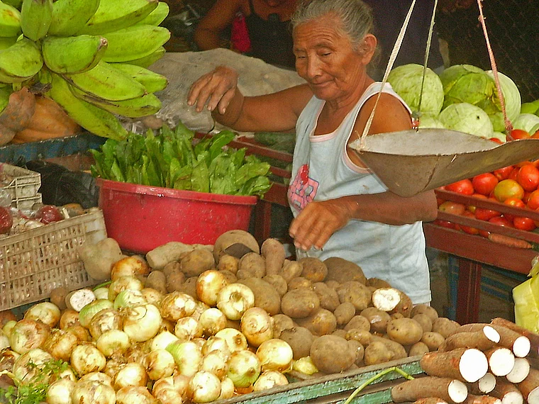 Venezuela Gemüsehändlerin auf Markt
