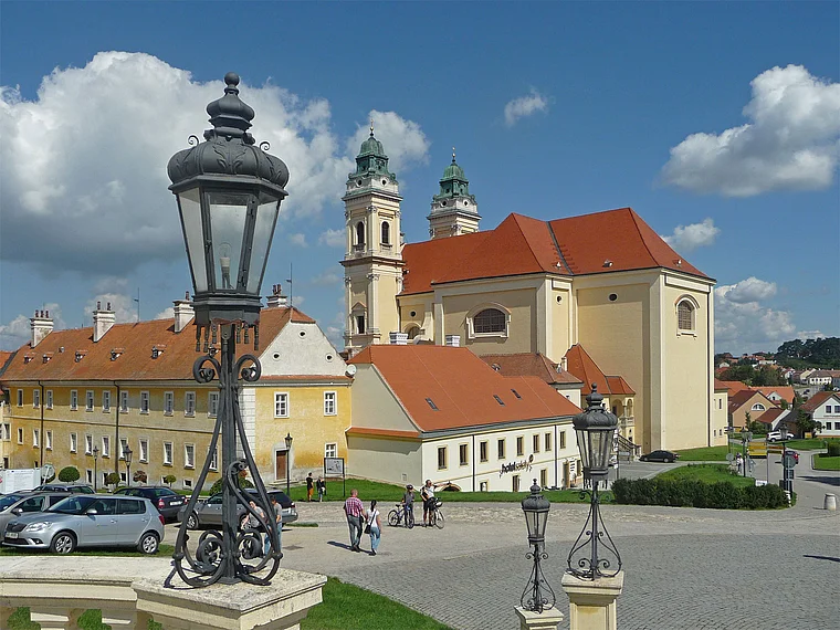 Feldsberg Valtice Barockkirche außen