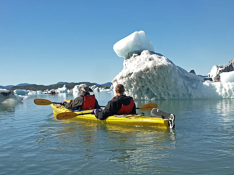 Alaska Columbia Bay Paddelboot zwischen Eisschollen