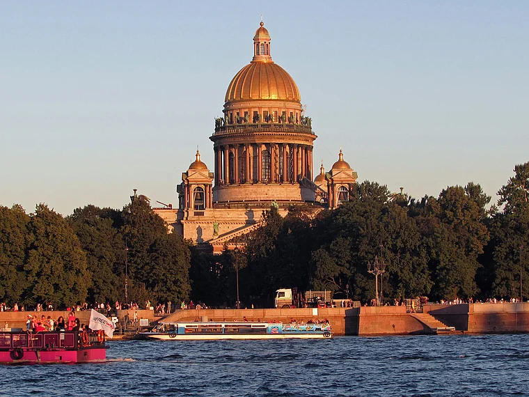 St. Petersburg Isaakskathedrale von der Newa
