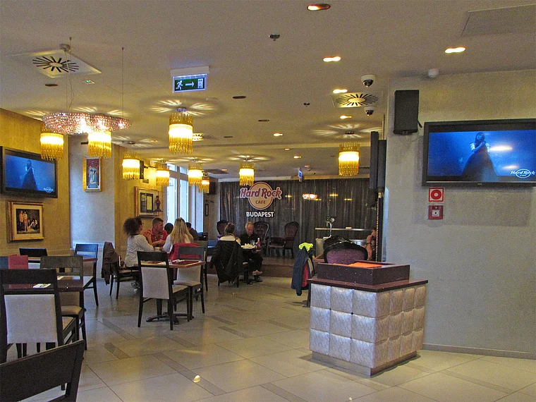 Hard Rock Cafe Budapest innen