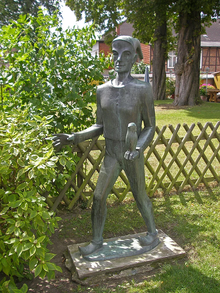 Schöppenstedt Denkmal vor Eulenspiegel Museum