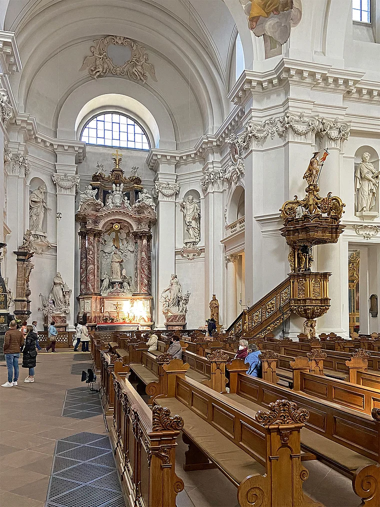Fulda Dom Benediktusaltar und Kanzel