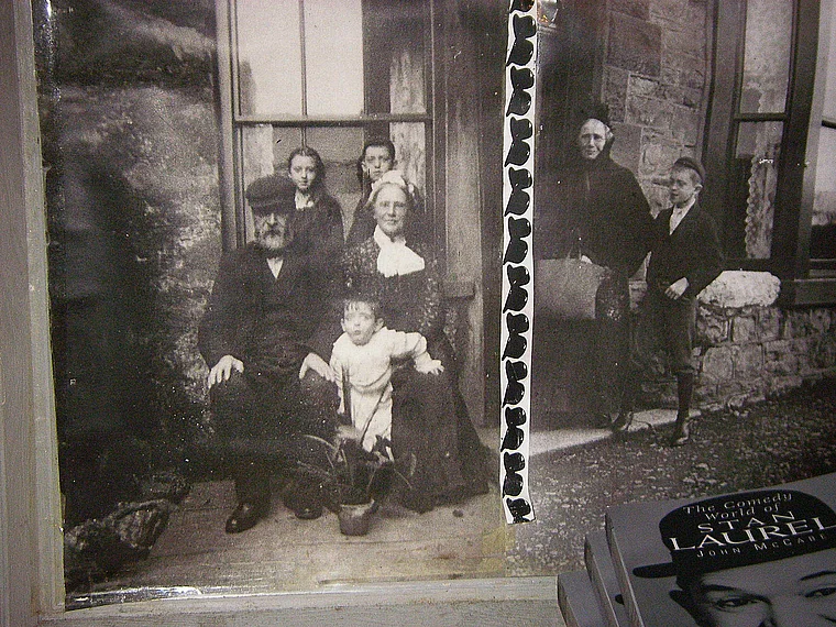 Lake District Ulverston Laurel & Hardy Museum Familienbild