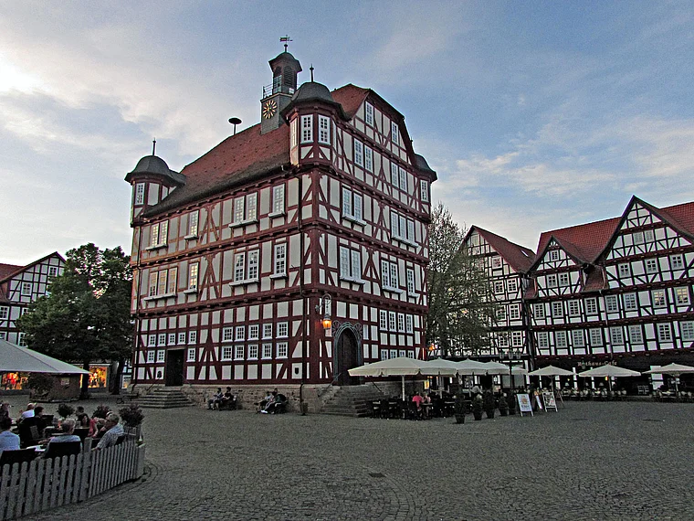 Melsungen Marktplatz Rathaus Abendlicht
