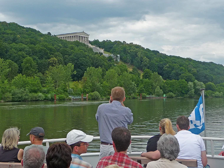 Schiff Regensburg Blick auf Walhalla