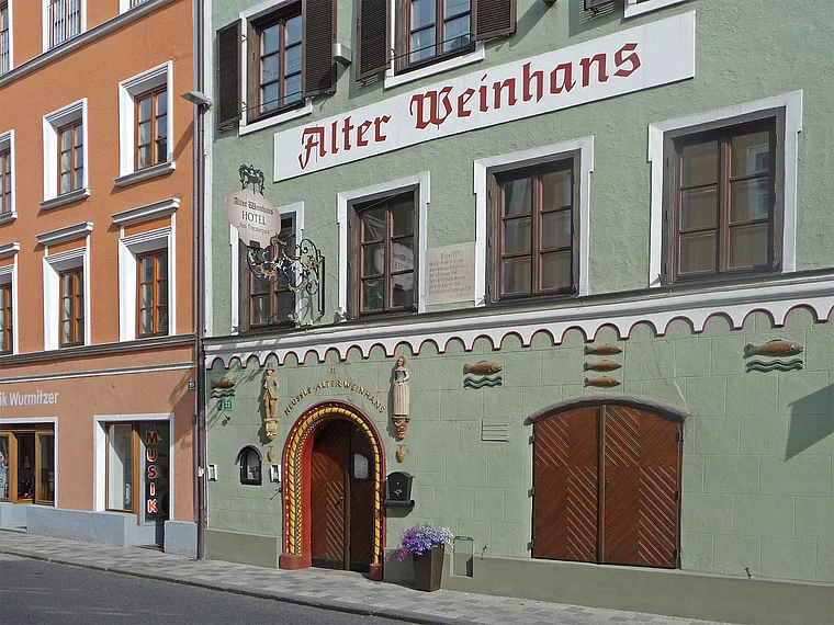 Braunau Alter Weinhans nah