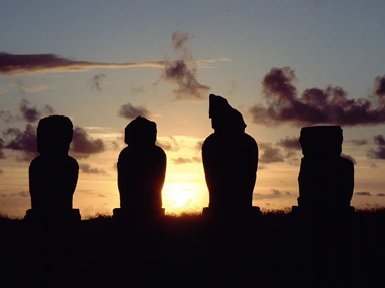 Osterinsel Ahu Tahai Sonnenuntergang