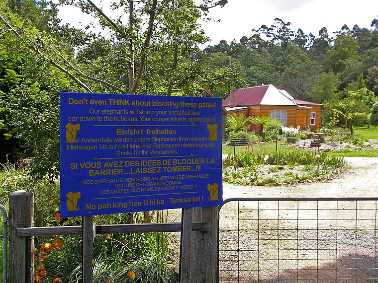 Tasmanien Mount Elephant Warnschild auf Deutsch