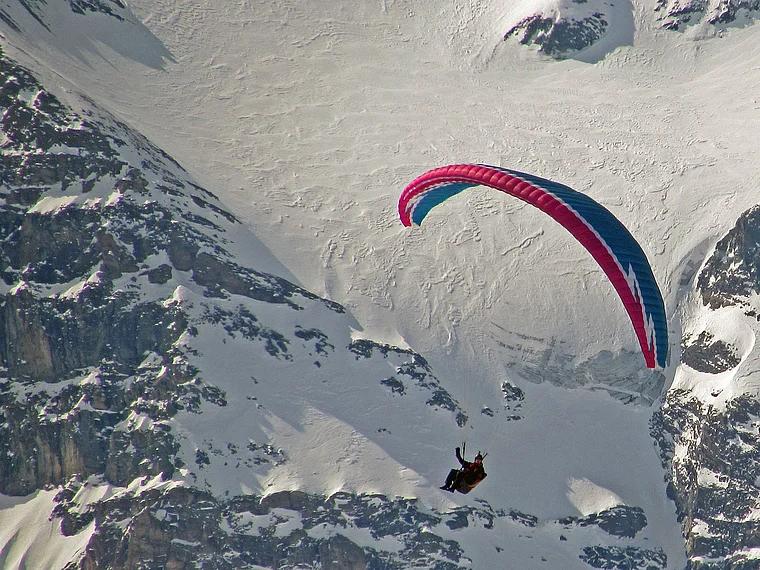 Zermatt Paraglider nah