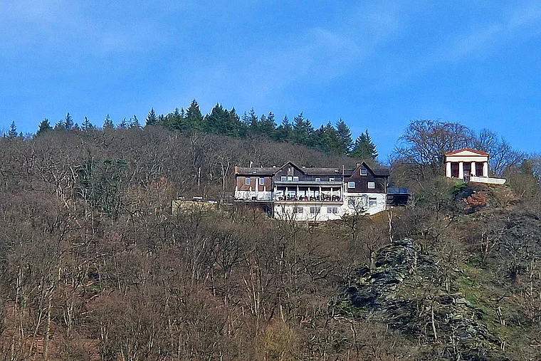 Eppstein Kaisertempel von fern