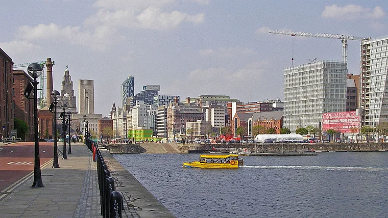 Liverpool Hafenbecken Yellow Duckmarine
