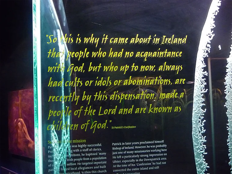 Nordirland Downpatrick Saint Patrick Centre innen Bekenntnis