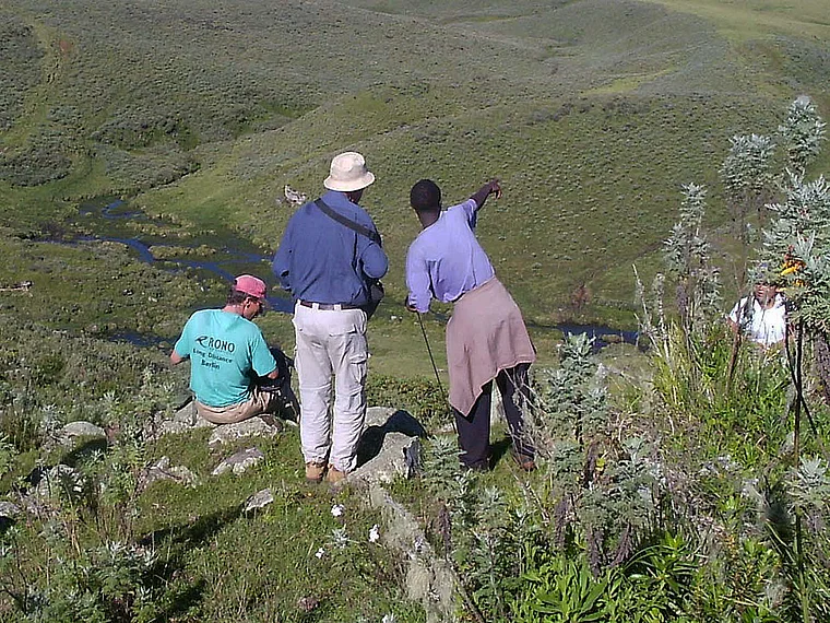 Tansania Ngorongoro Touristen am Kraterrand