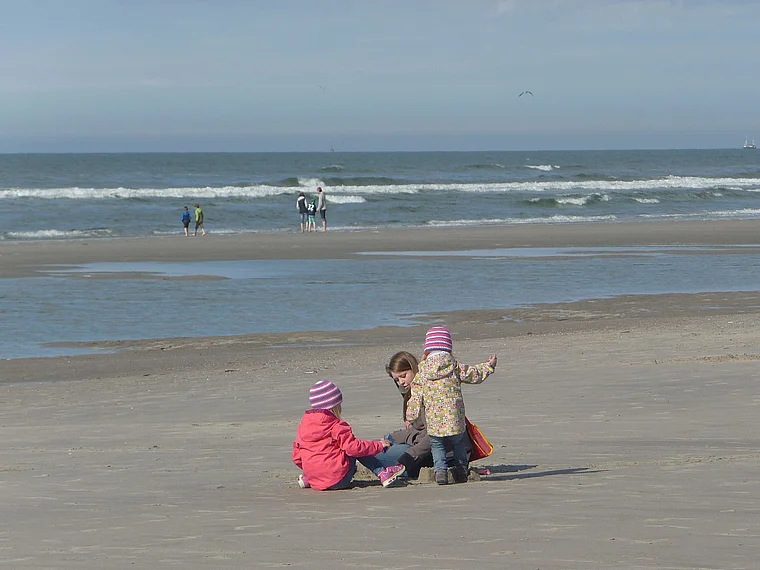 Juist Mutter und Kinder am Strand