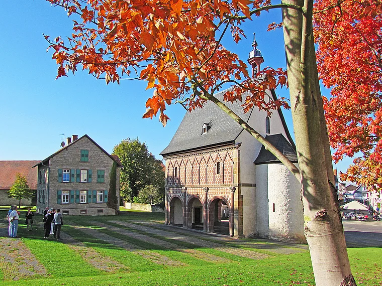 Lorsch Königshalle Herbst