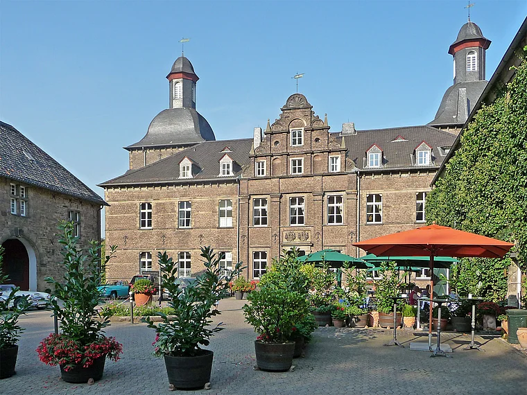 Essen Schloss Hugenpoet außen