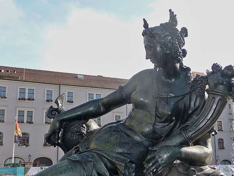 Augsburg Brunnenbach Skulptur