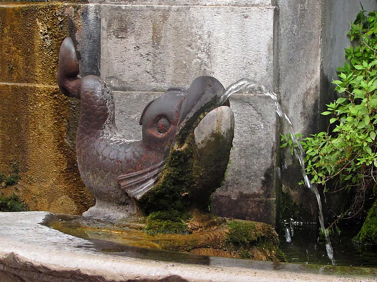 Salerno Fischbrunnen nah
