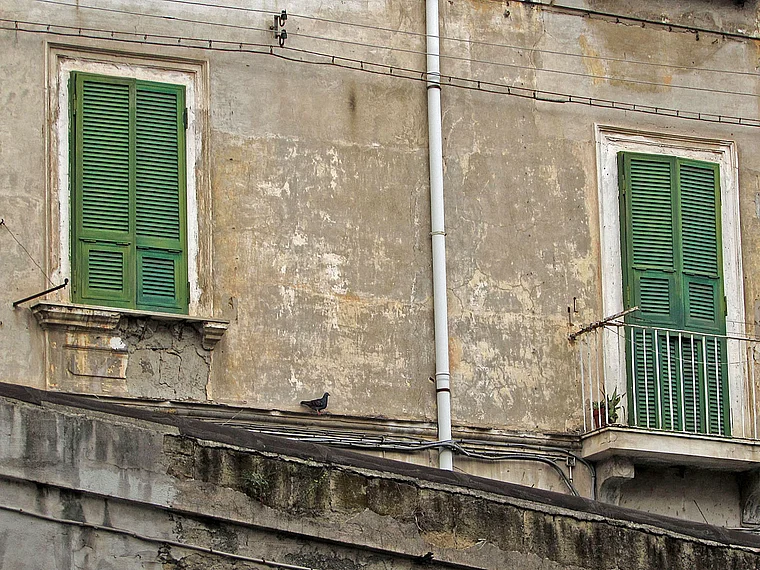 Neapel geschlossene Fensterläden