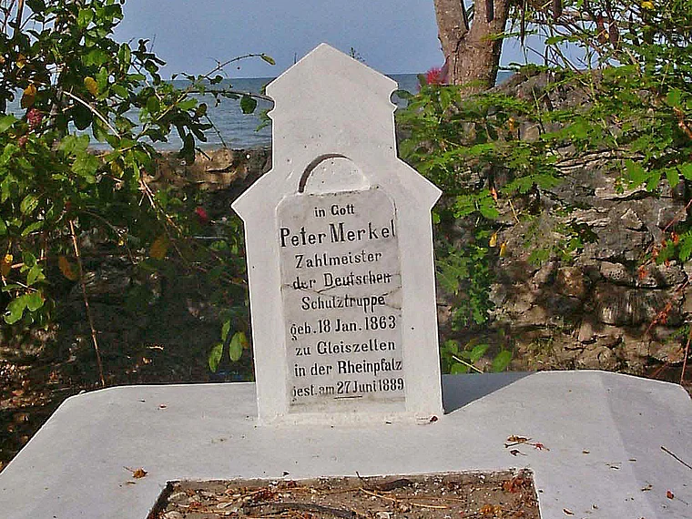 Tansania Bagamoyo Soldatenfriedhof Grabstein Peter Merkel
