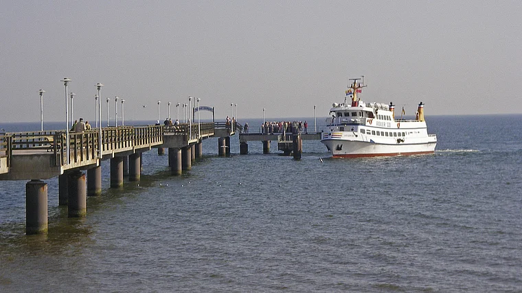 Usedom Ahlbeck Seebrücke mit Schiff