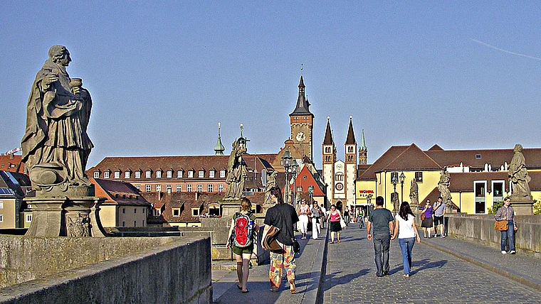 Würzburg Alte Mainbrücke Brückenheiliger Borromäus