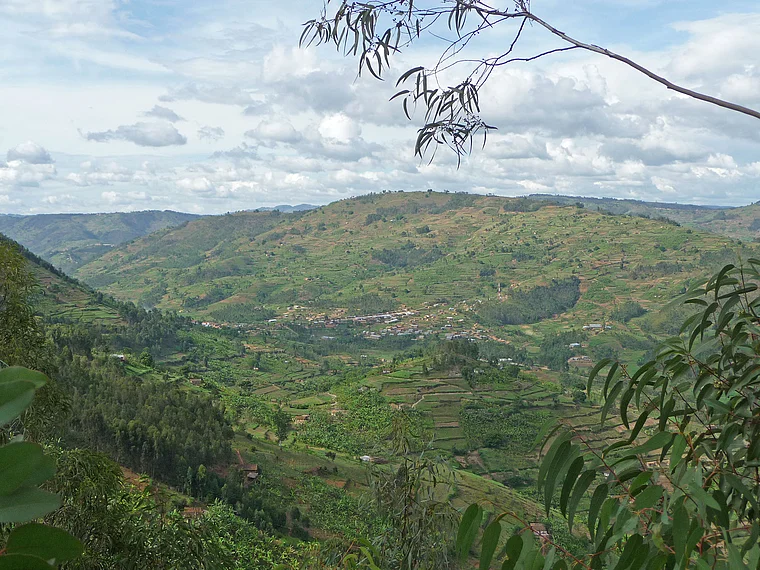 Ruanda tausend Hügel mit Dorf