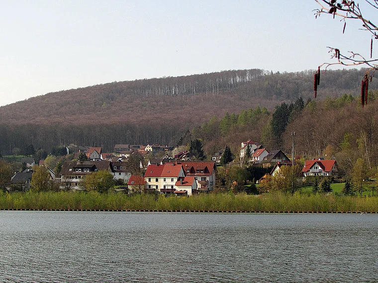 Schieder-Schwalenberg Schieder See Blick auf Glashütte