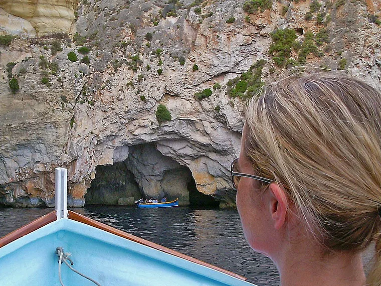 Malta Comino Boot vor Blauer Grotte 