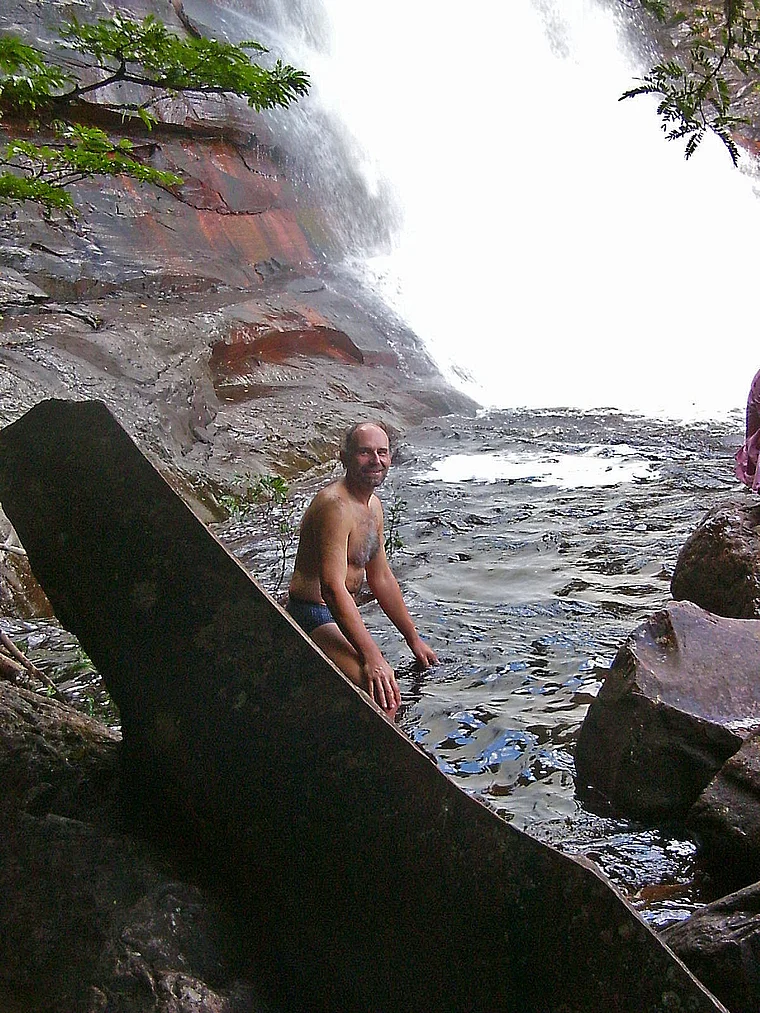 Venezuela Salto Angel Badetümpel mit Touristen 