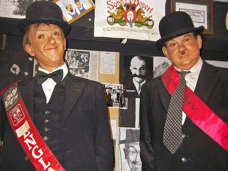 Lake District Ulverston Laurel & Hardy Museum Dick und Doof als Puppen
