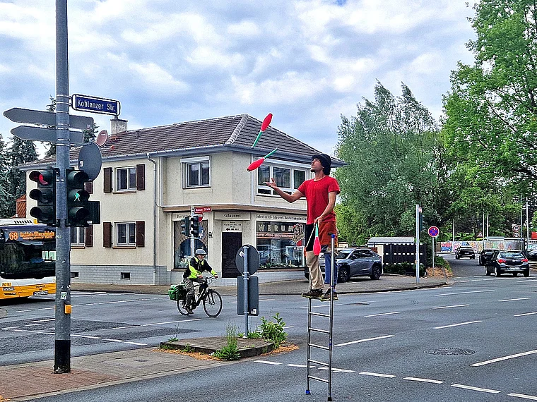 Mainz Straßenjongleur Mattia Gomaraschi