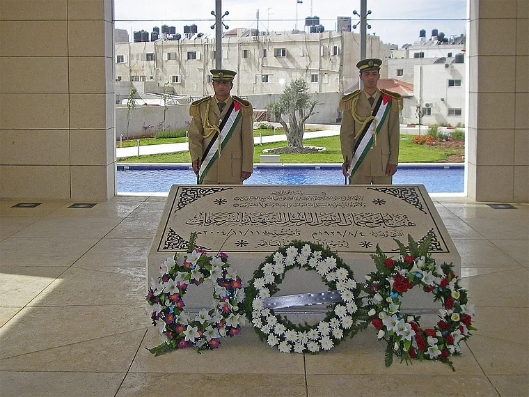 Westbank Al Bireh Mausoleum Arafat innen