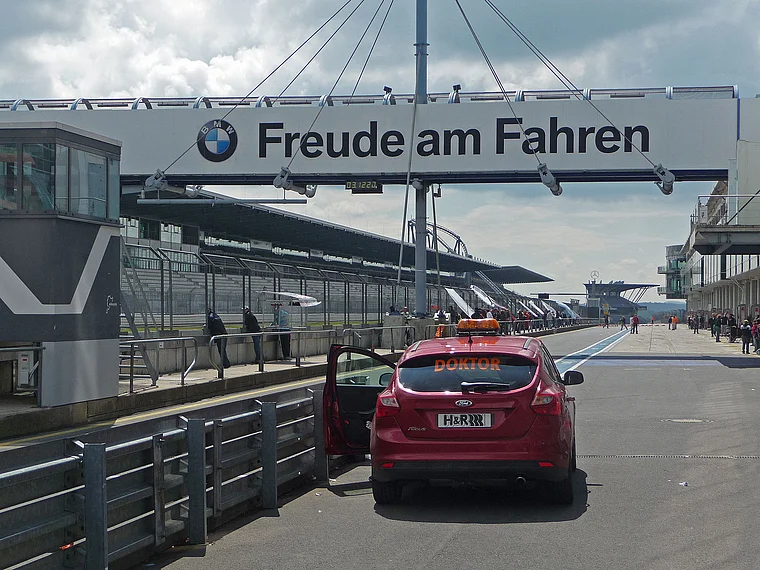 Nürburgring Boxengasse Doktorauto
