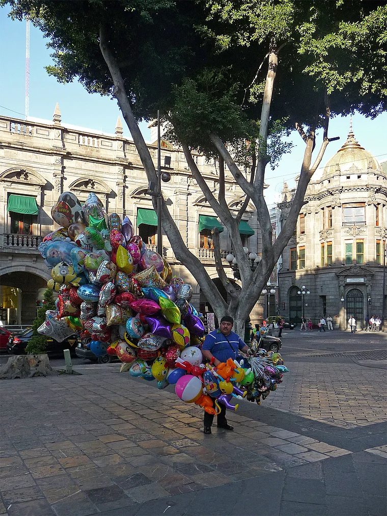 Mexiko Puebla Zocalo Luftballon Verkäufer