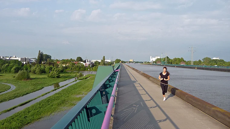 Minden Mittellandkanal Joggerin