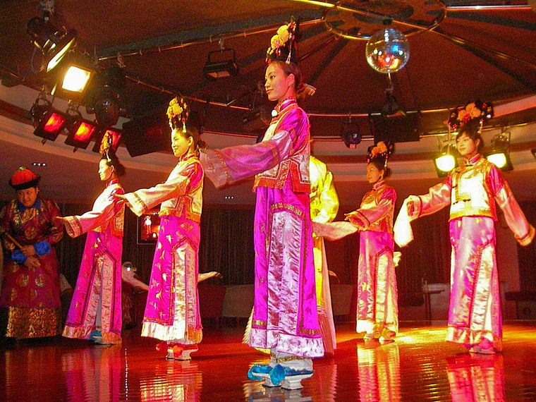 Jangtsekiang Victoria Anna Show