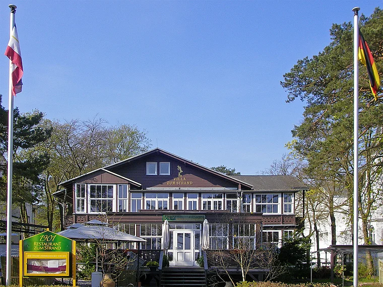 Usedom Heringsdorf Restaurant 1901 außen Morgensonne