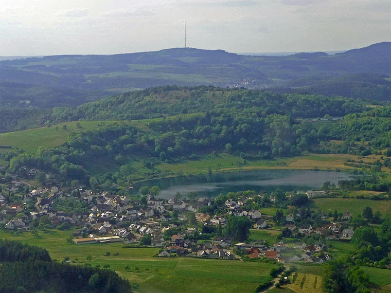 Vulkaneifel Rundflug Schalkenmehrener Maar aus dem Luft